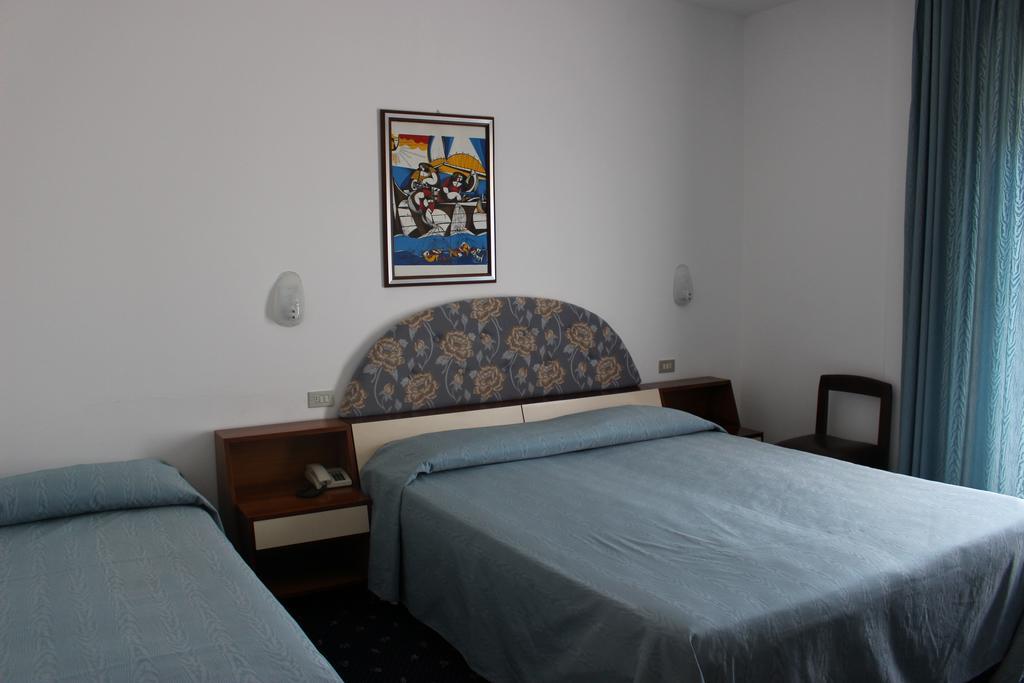 Hotel Pinolo Губио Екстериор снимка