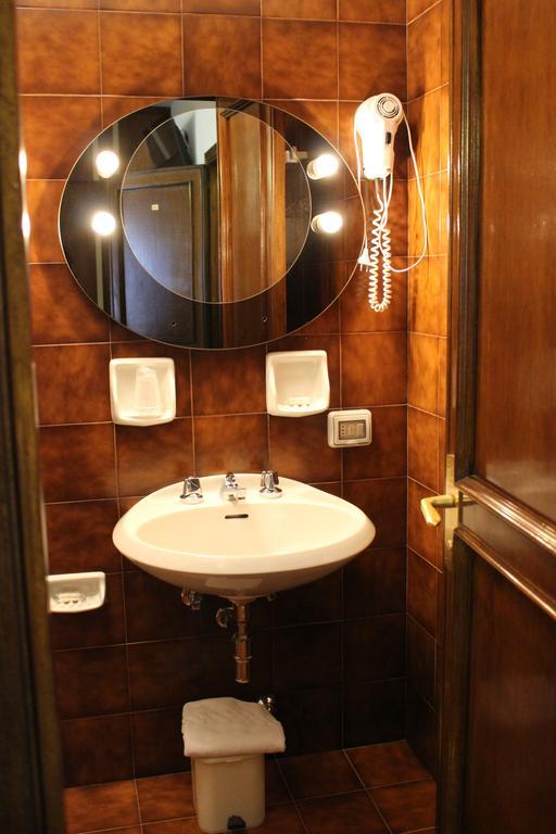 Hotel Pinolo Губио Екстериор снимка