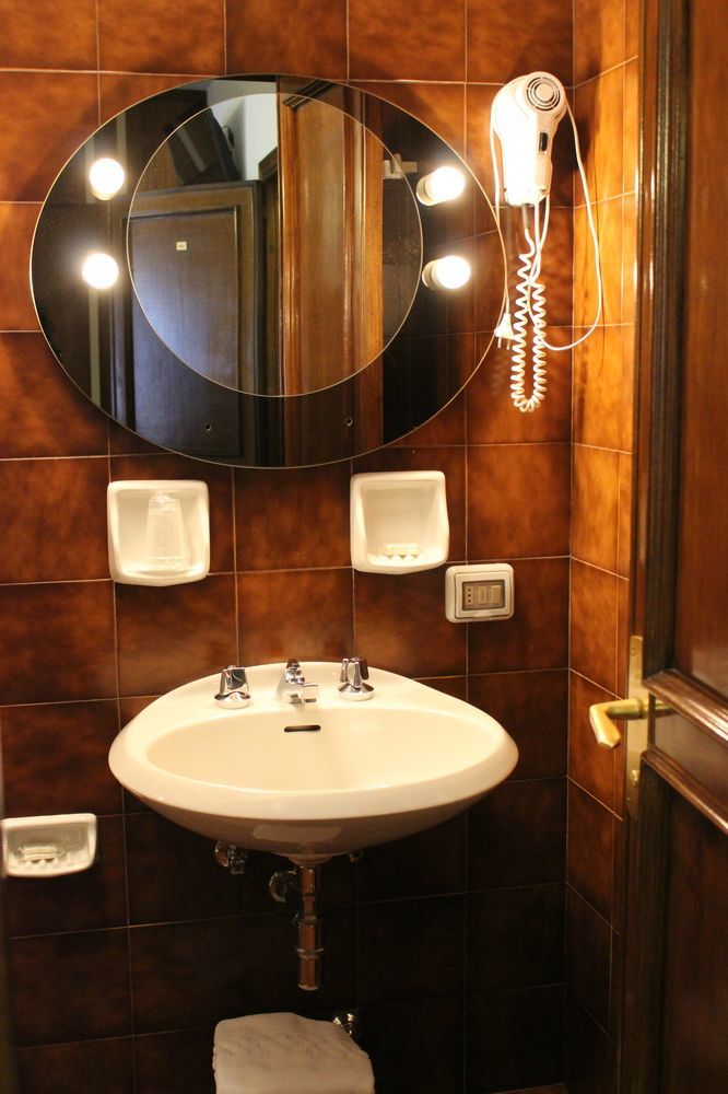Hotel Pinolo Губио Екстериор снимка