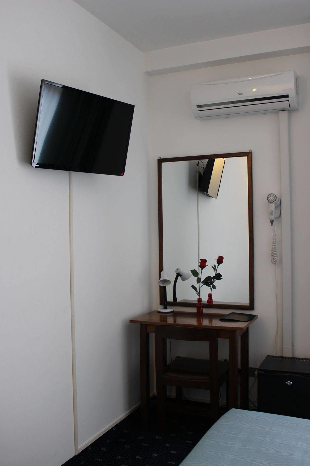 Hotel Pinolo Губио Екстериор снимка