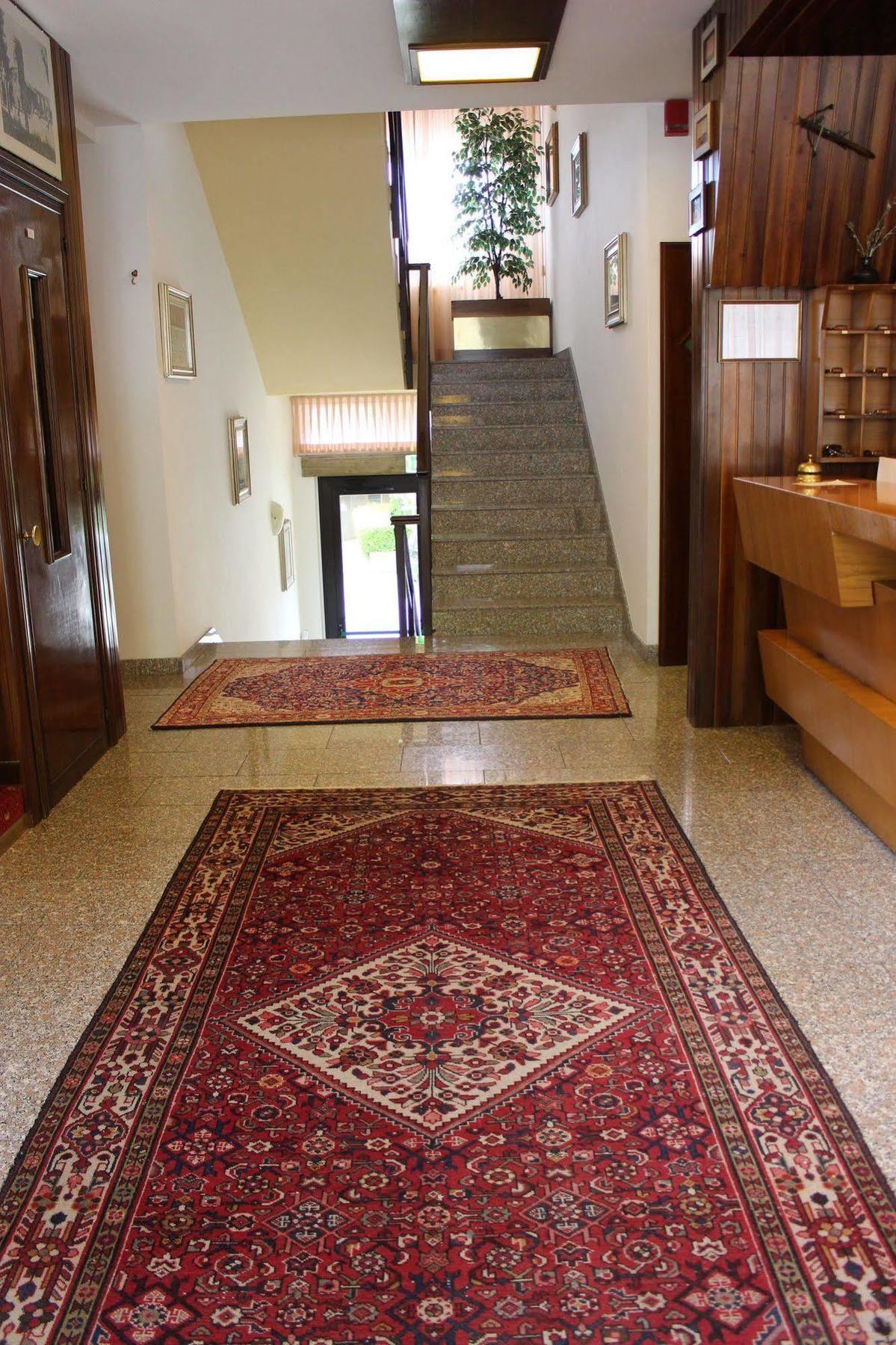 Hotel Pinolo Губио Екстериор снимка
